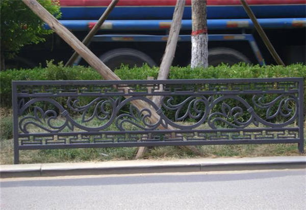 ɽ����·���x��